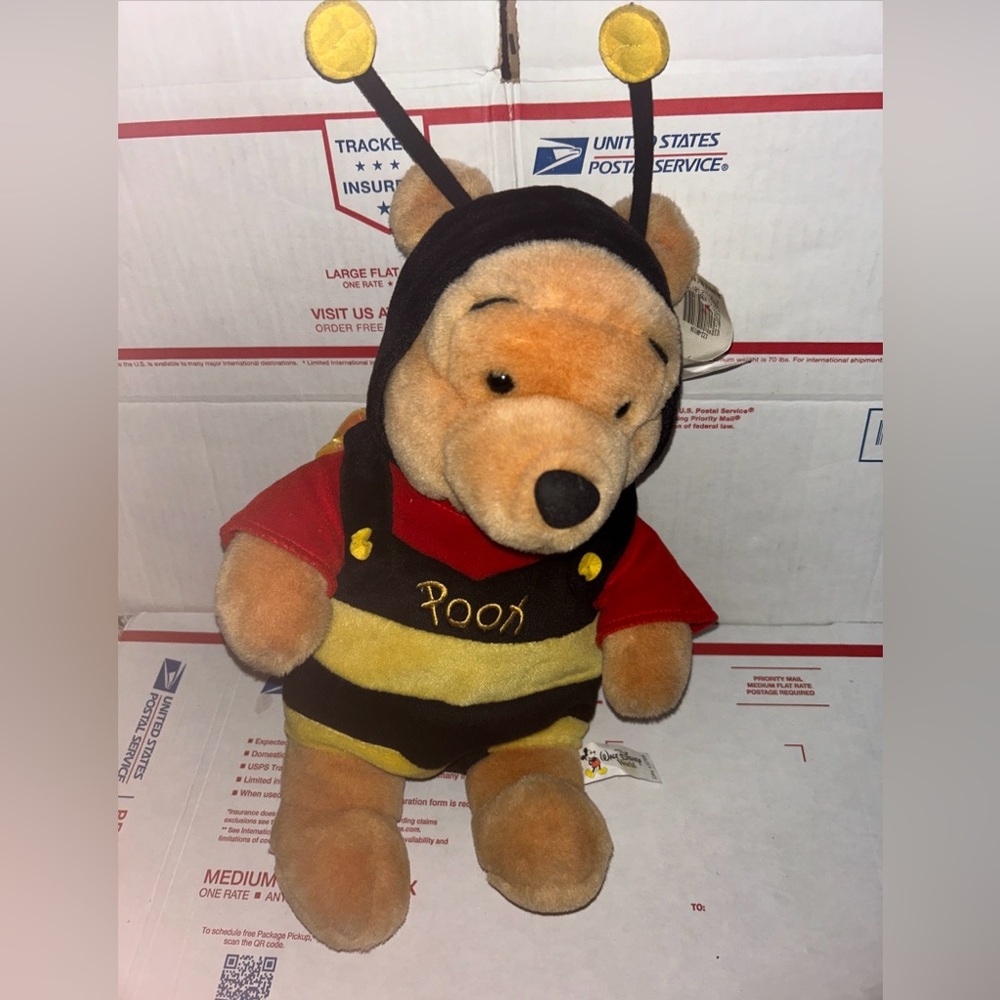 Winnie The Pooh Bumble Bee Walt Disney World Stuffed Animal 12" Plush NWT